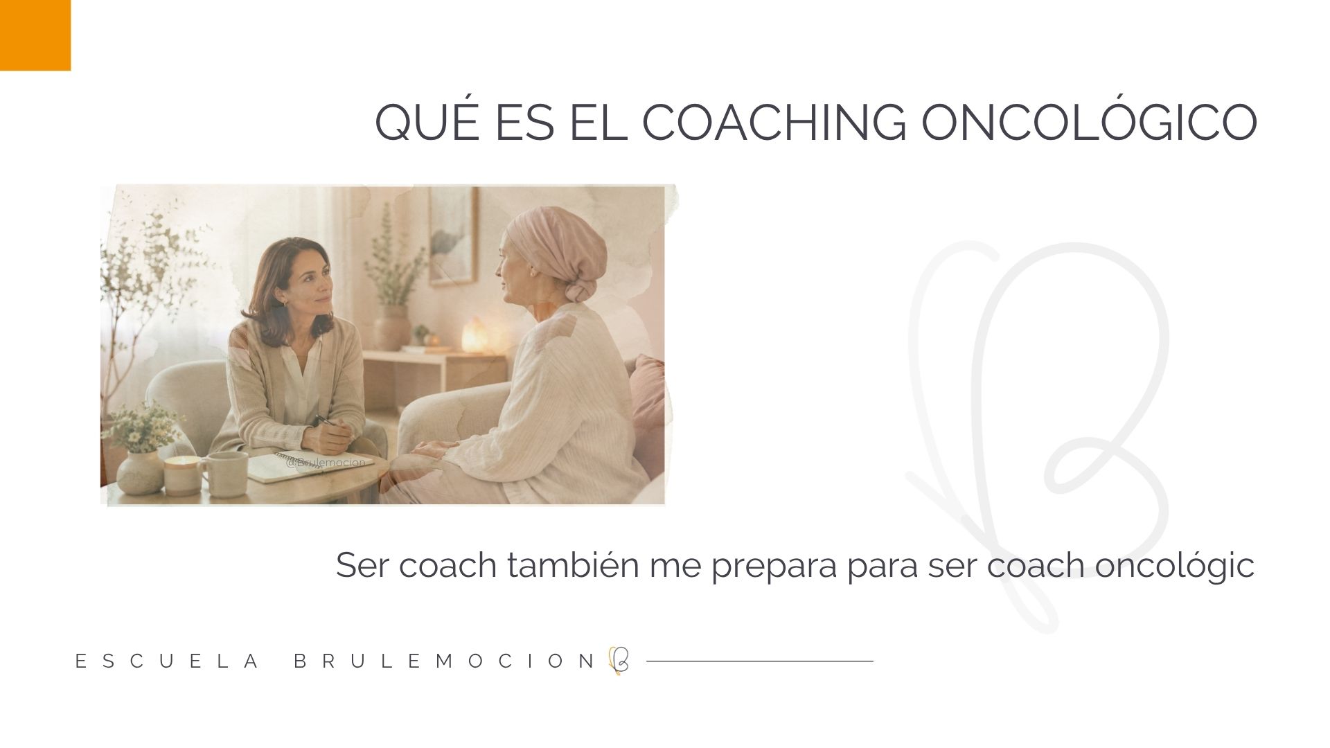 Coach oncológica acompañando con escucha y respeto a una persona durante una sesión de apoyo emocional en el cáncer